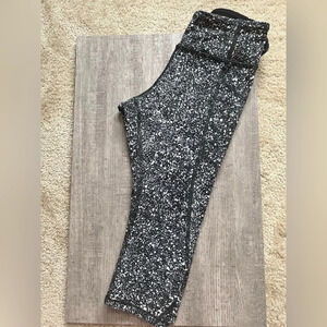 Lululemon Outrun Cropped Legging